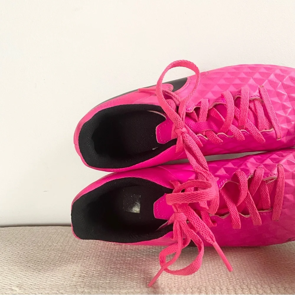 Nike Jr Legend 8 Club Tiempo FG/MG Soccer Cleats Pink Blast Size 4Y